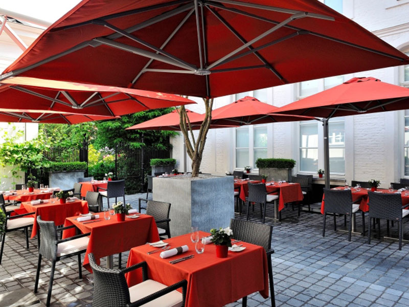 parasol déporté, parasol résistant au vent, parasol professionnel, parasol terrasse, grand parasol