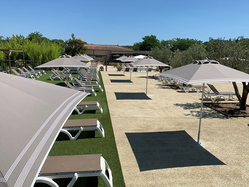 parasol 2m x 2m carré bordure blanche professionnel résistant au vent