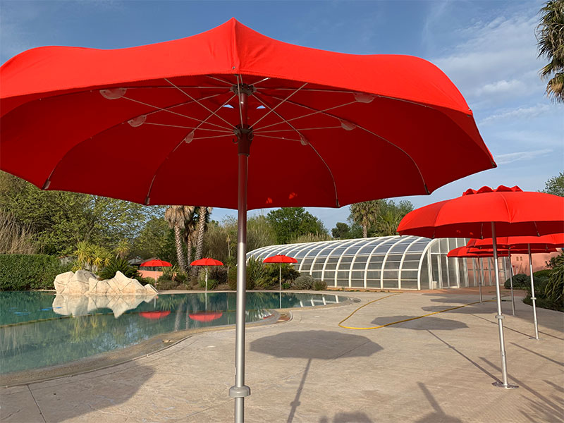 Parasol professionnel pour piscine de camping