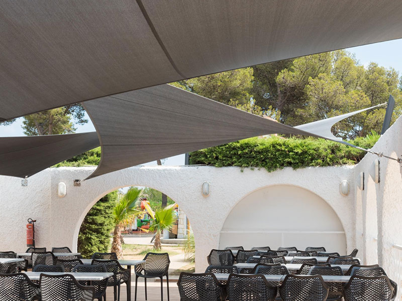 voile d'ombrage professionnel, voile d'ombrage restaurant, voile d'ombrage, toile d'ombrage, bache ombrage, vélum