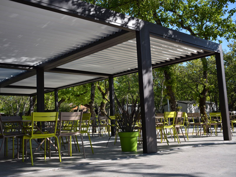 Pergola professionnelle, pergola bioclimatique, pergola à lames orientables, pergola restaurant, pergola terrasse